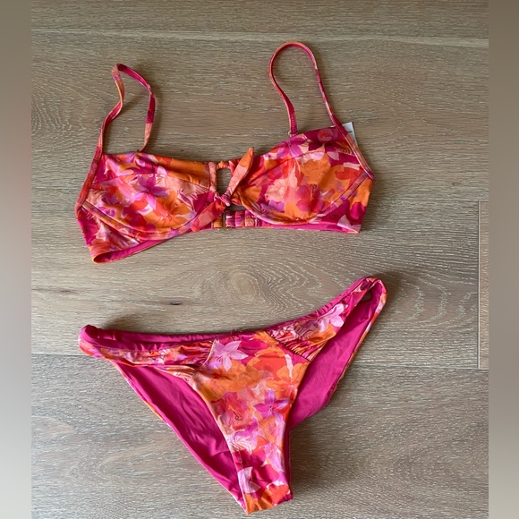 L space bikini - Picture 2 of 9